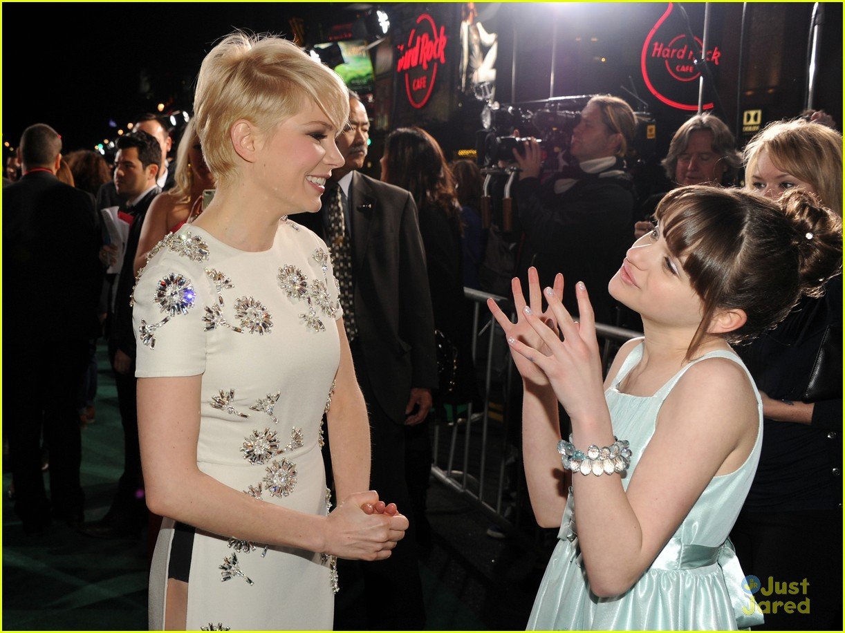 Full Sized Photo of joey king oz premiere 06 | Joey King: 'Oz The Great ...