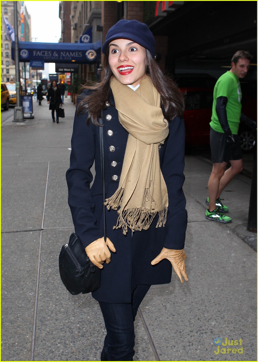 Full Sized Photo Of Victoria Justice Bundled Up In Nyc 15 Victoria Justice Bundled Up In Nyc 