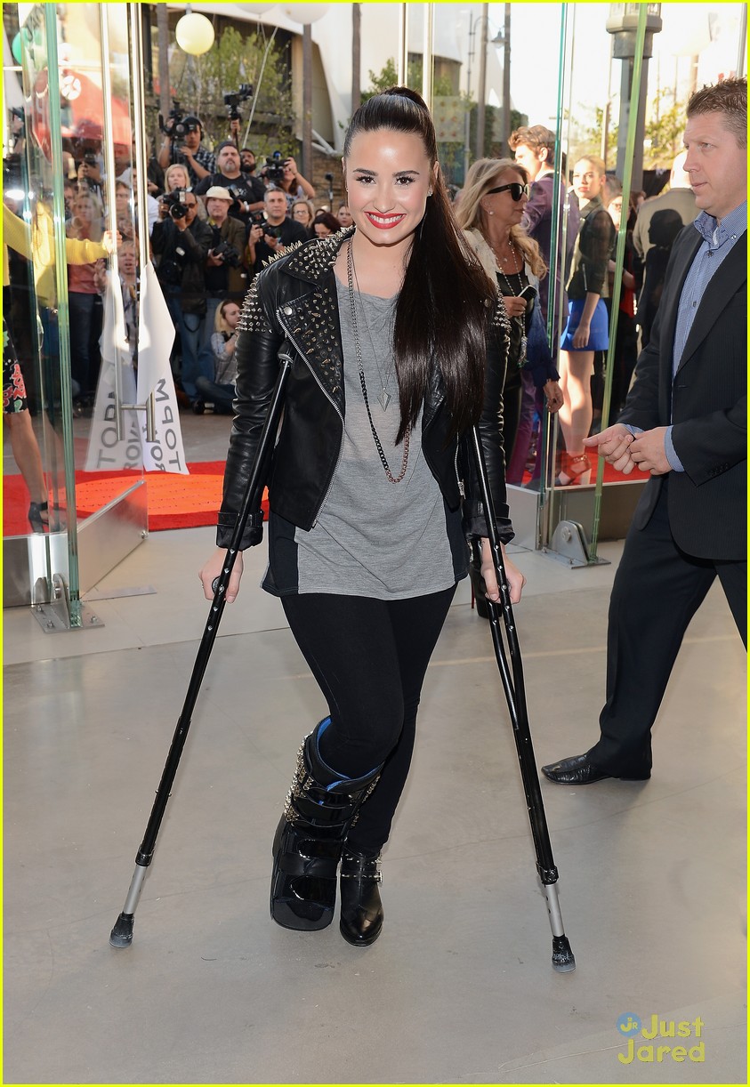 demi lovato topshop opening 15