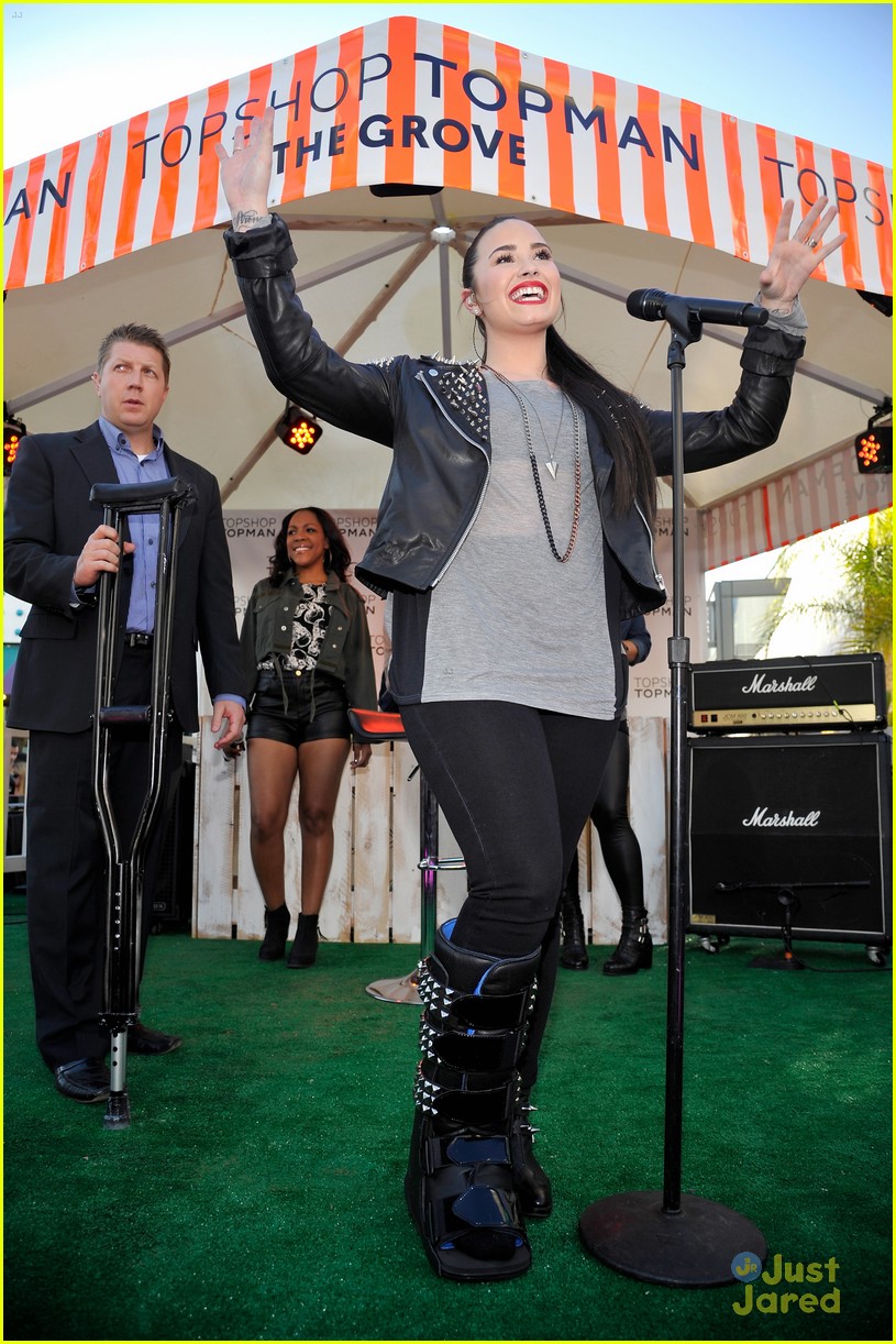 demi lovato topshop opening 22