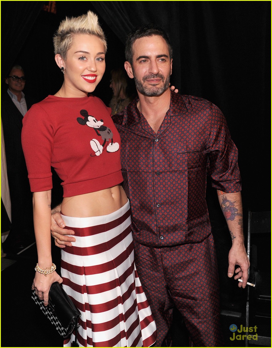 Full Sized Photo of miley cyrus marc jacobs=show 12 | Miley Cyrus