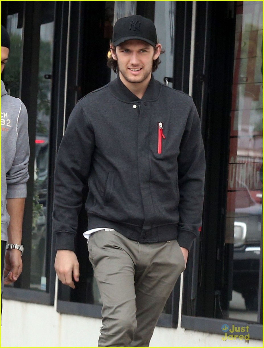 Alex Pettyfer: Confirmed For Four in 'Divergent'? | Photo 531307 ...