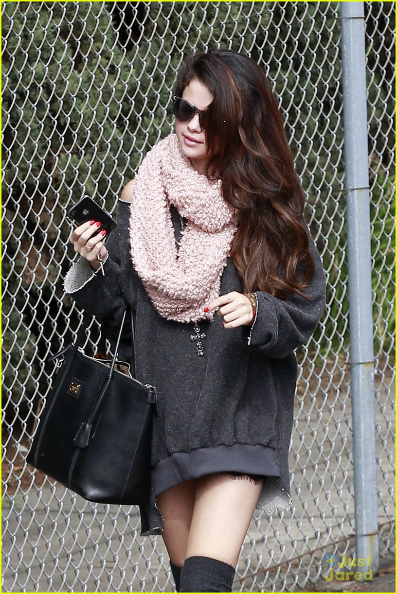 Selena Gomez: Recording Studio Stop | Photo 533453 - Photo Gallery ...