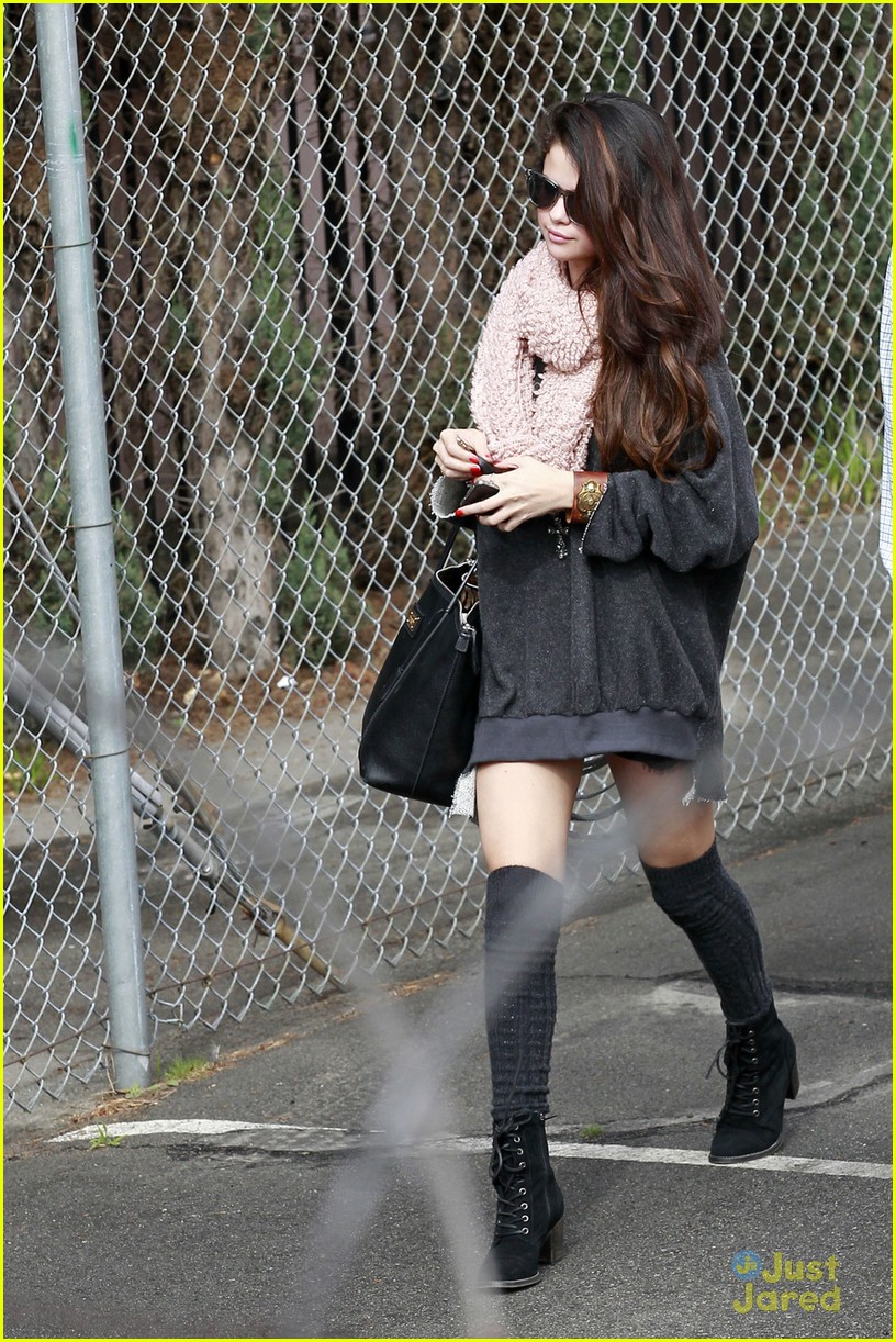 Selena Gomez: Recording Studio Stop | Photo 533457 - Photo Gallery ...