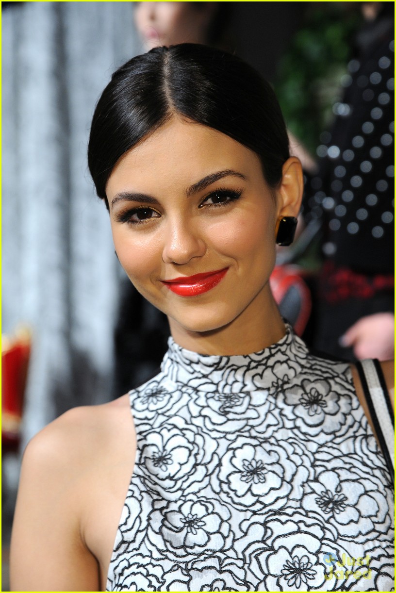 Full Sized Photo of victoria justice alice olivia show 01 | Victoria