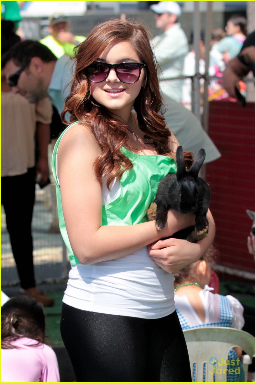Ariel Winter: Bunny Kisses at Farmer's Market | Photo 546140 - Photo ...