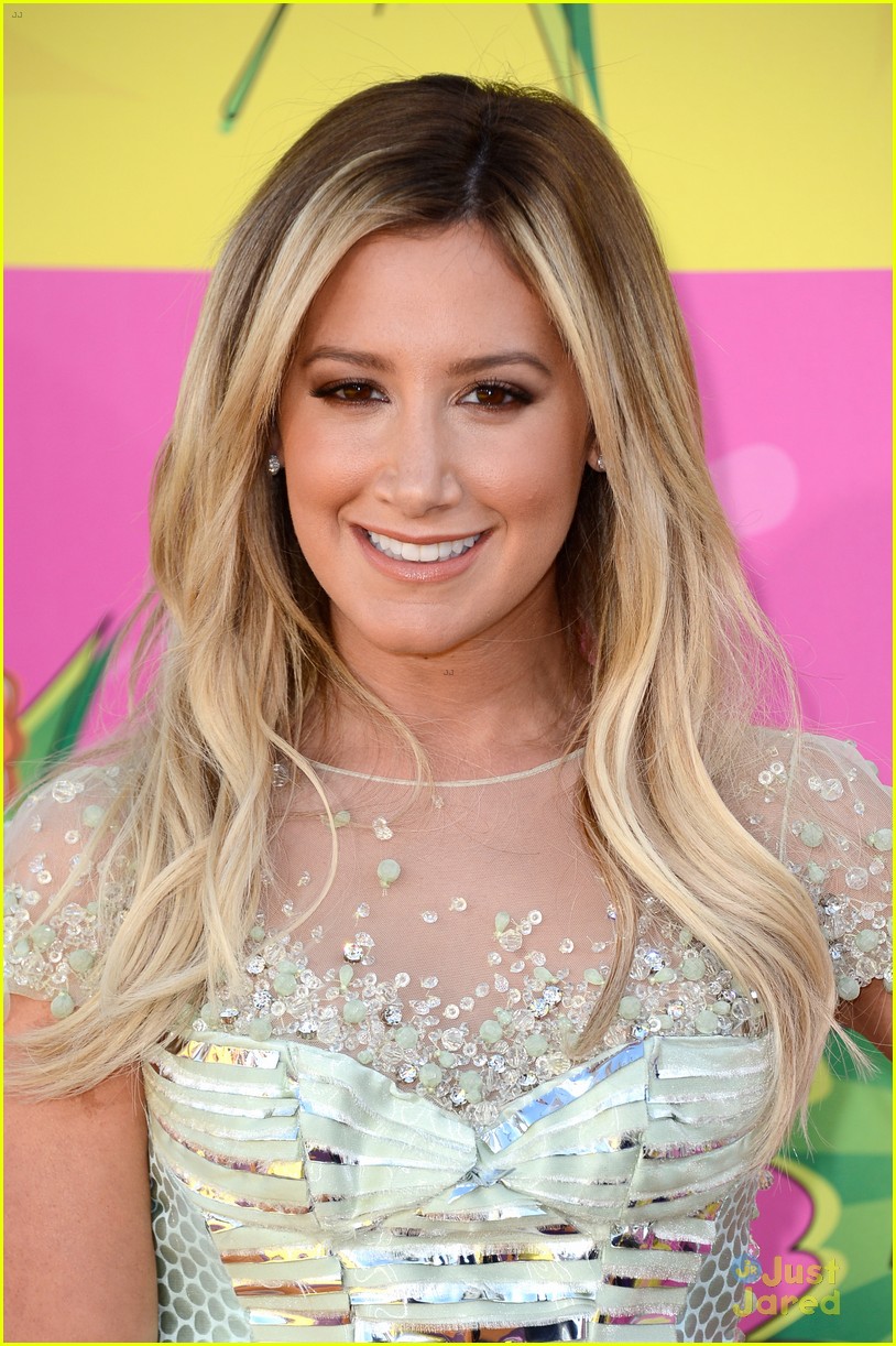 Ashley Tisdale Kids’ Choice Awards 2013 Red Carpet Photo 547622