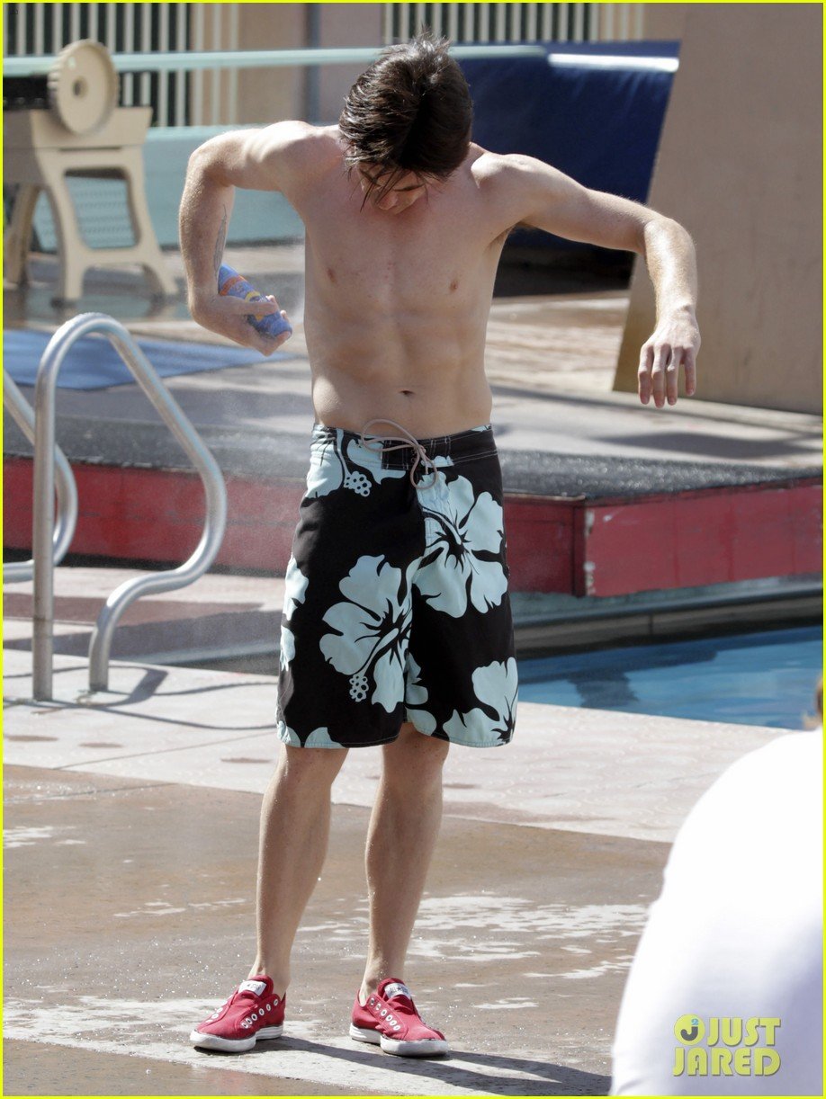 Drake Bell: Diving Pool Practice | Photo 543956 - Photo Gallery | Just ...