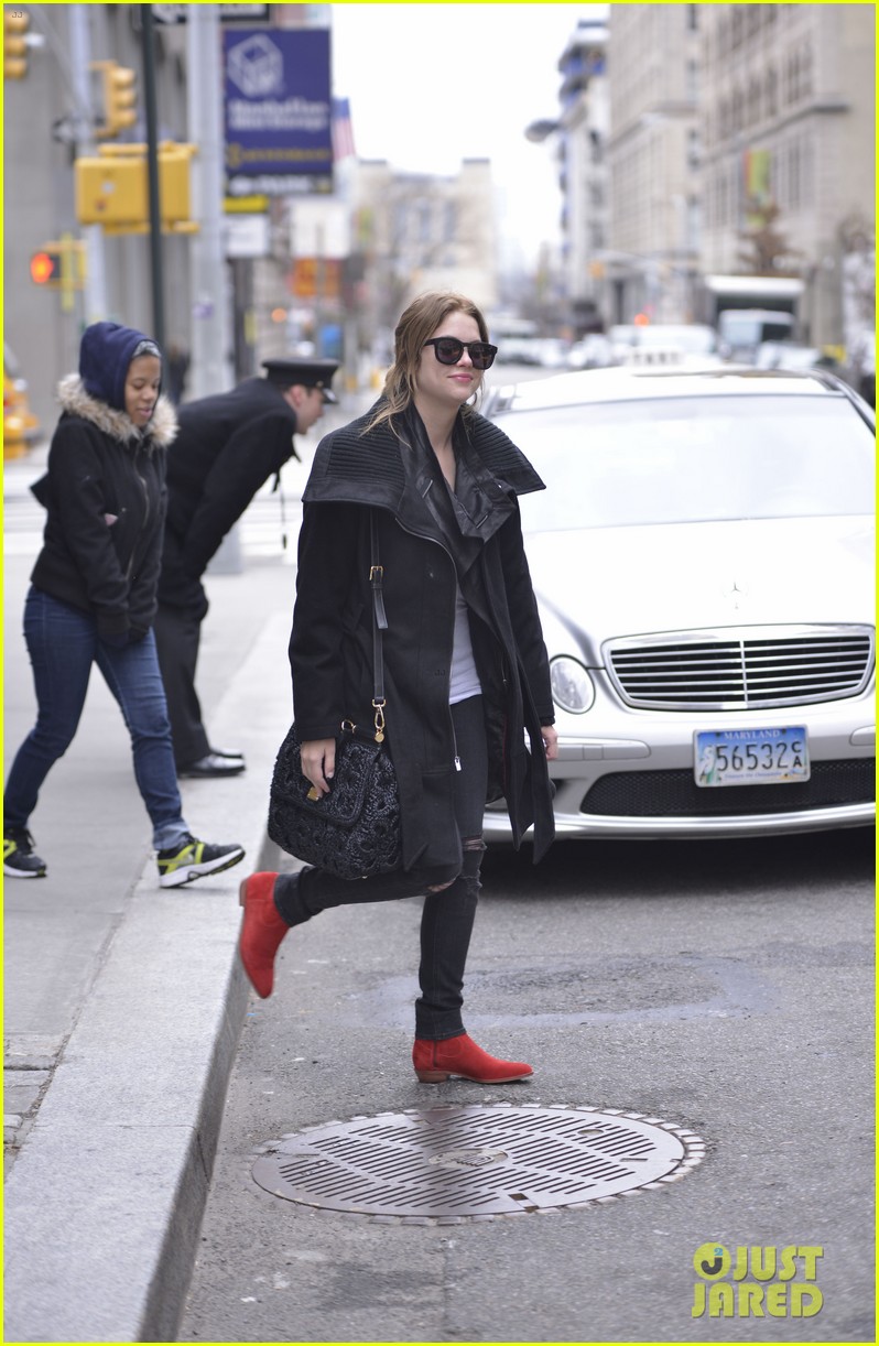 Ashley Benson: Greeting Fans In NYC! | Photo 542354 - Photo Gallery