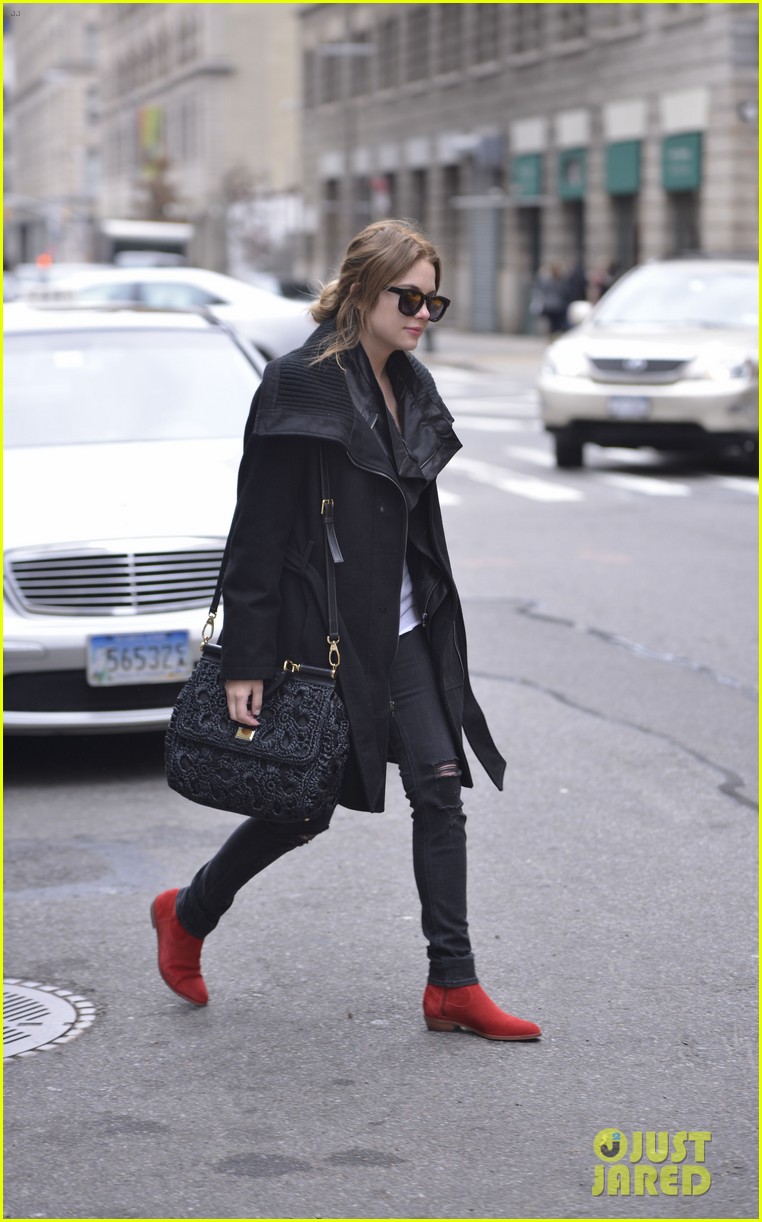 Ashley Benson: Greeting Fans In NYC! | Photo 542358 - Photo Gallery