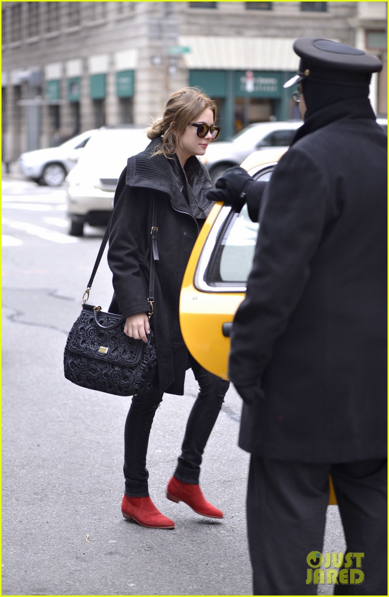 Ashley Benson: Greeting Fans In NYC! | Photo 542360 - Photo Gallery