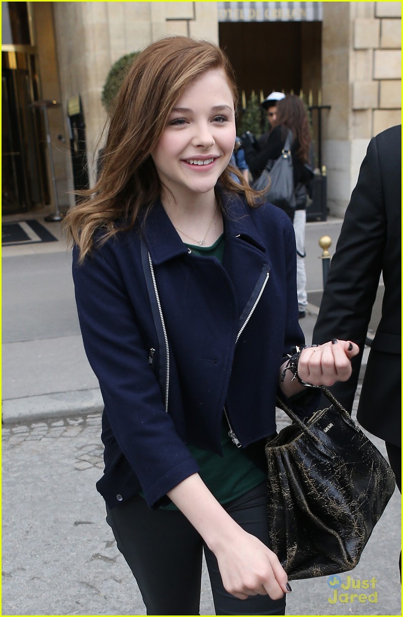 Chloe Moretz: Fan Friendly in France | Photo 541949 - Photo Gallery