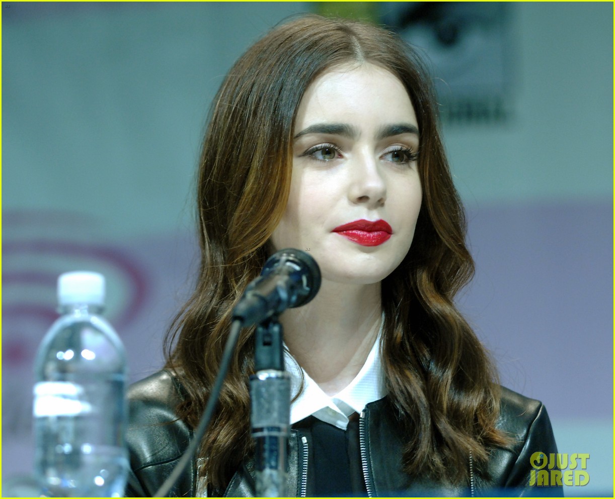 Full Sized Photo Of Lily Collins Mortal Instrument Wondercon 02 Lily