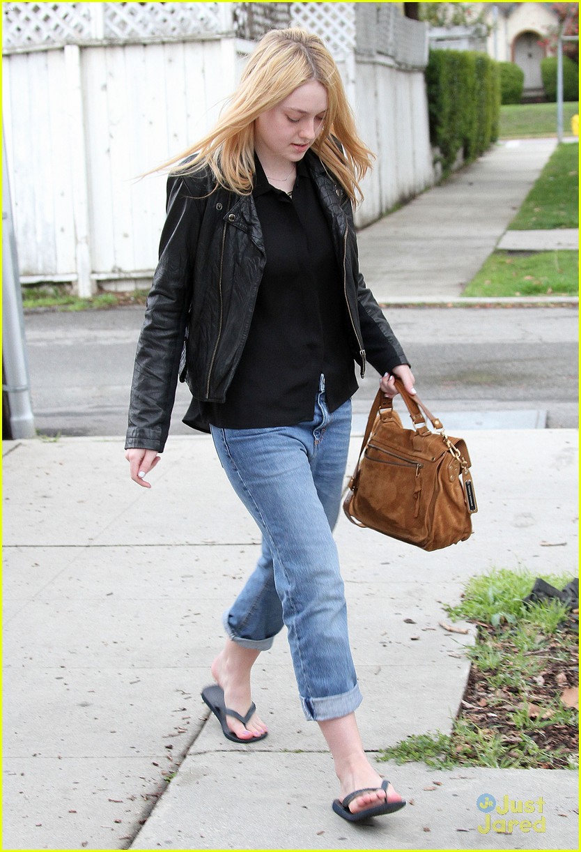 Dakota Fanning: Pedicure Pretty | Photo 543768 - Photo Gallery | Just