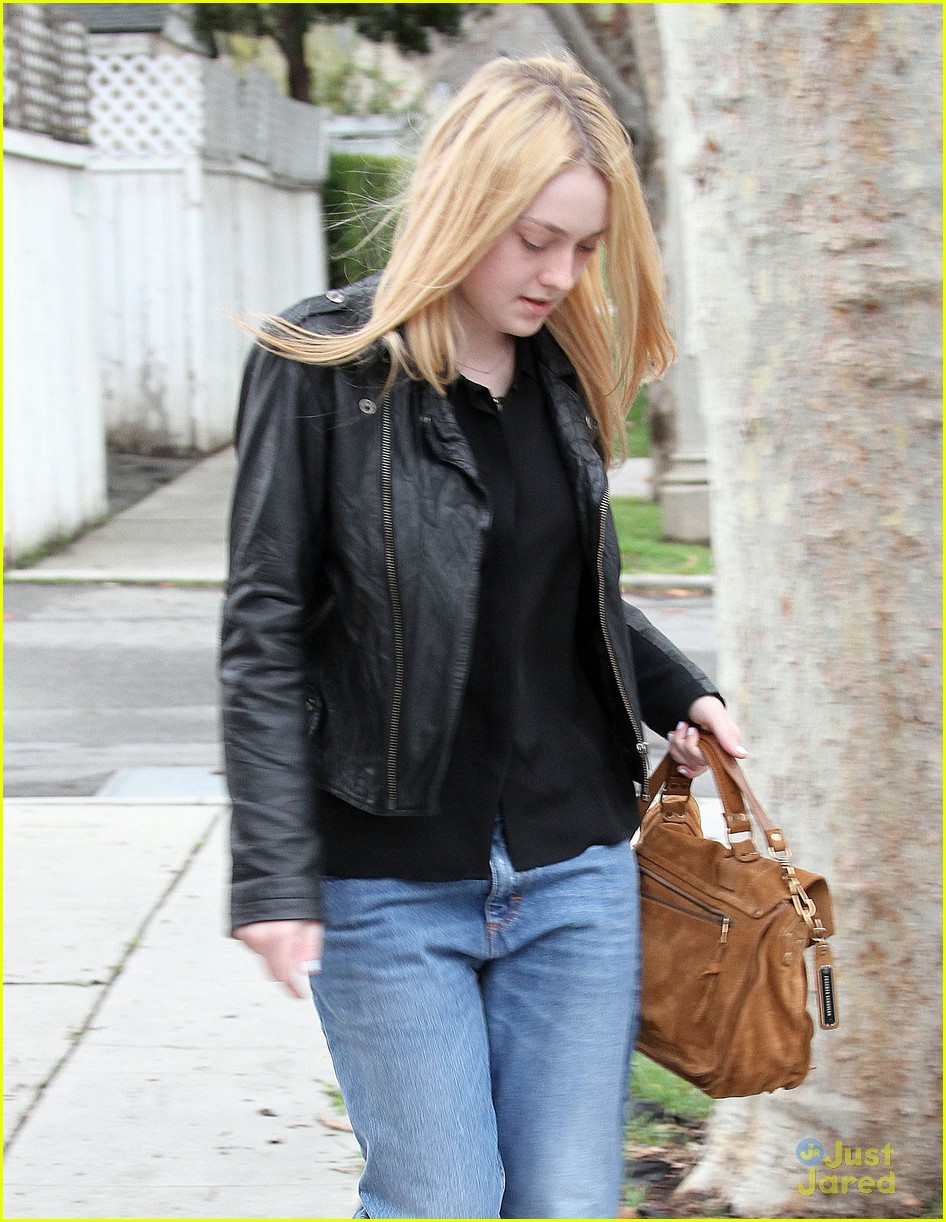 Dakota Fanning: Pedicure Pretty | Photo 543774 - Photo Gallery | Just