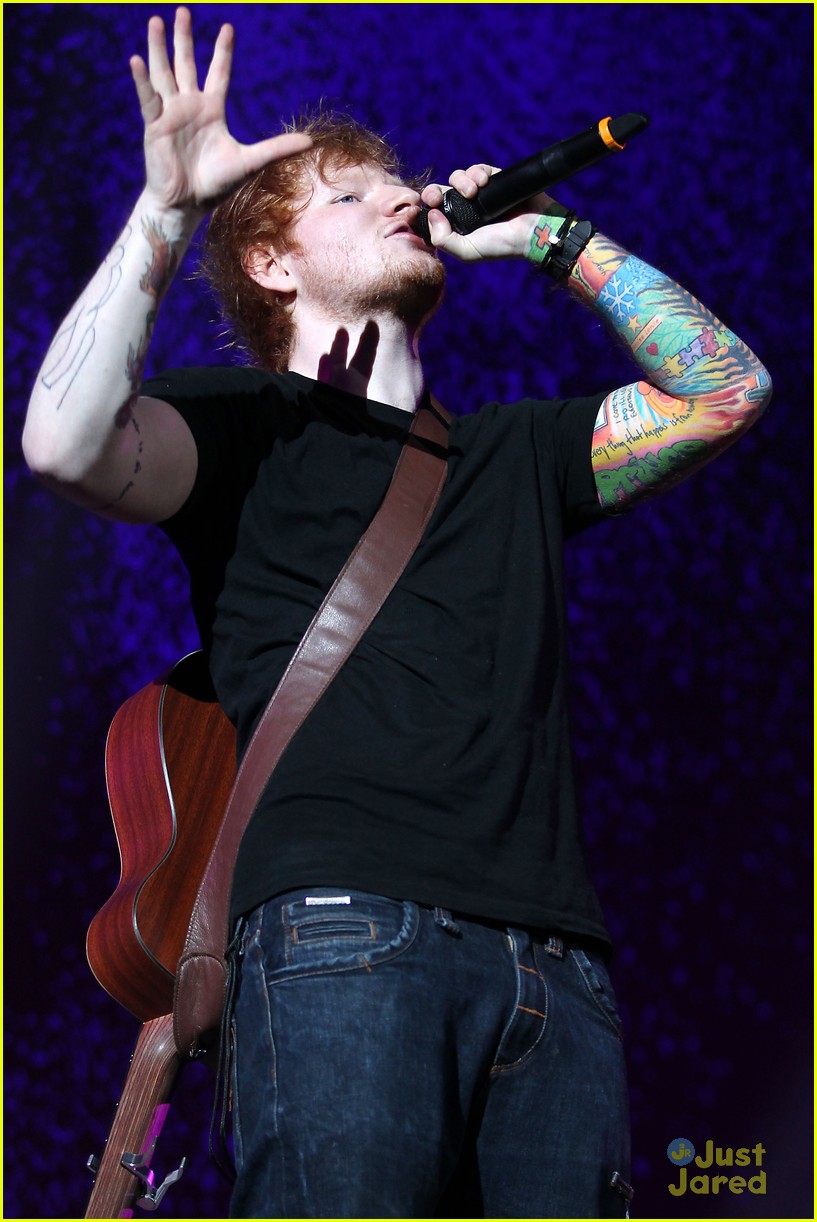 Full Sized Photo of ed sheeran nj concert pics 33 Ed Sheeran NJ Concert Pics! Just Jared Jr.