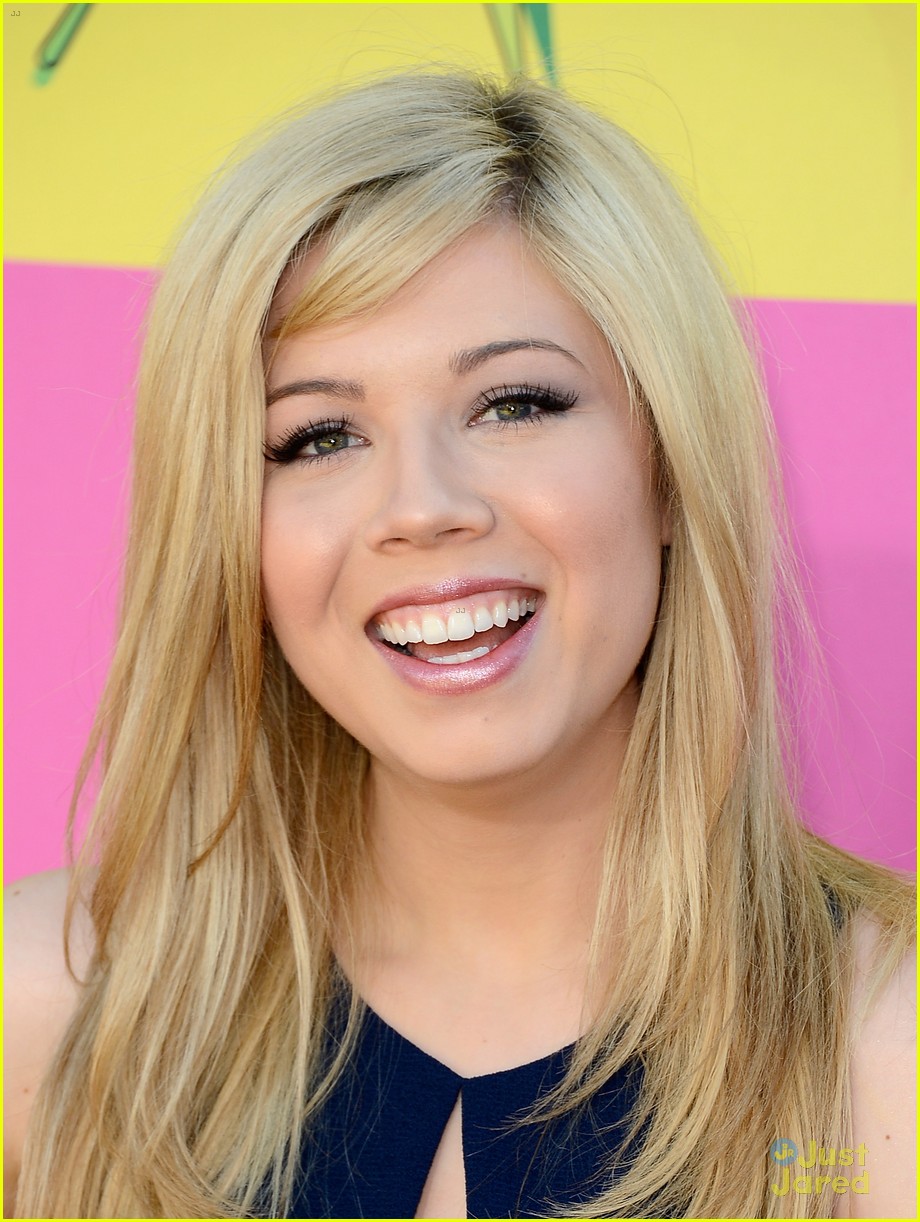 Jennette McCurdy - Kids’ Choice Awards 2013 Red Carpet | Photo 547523