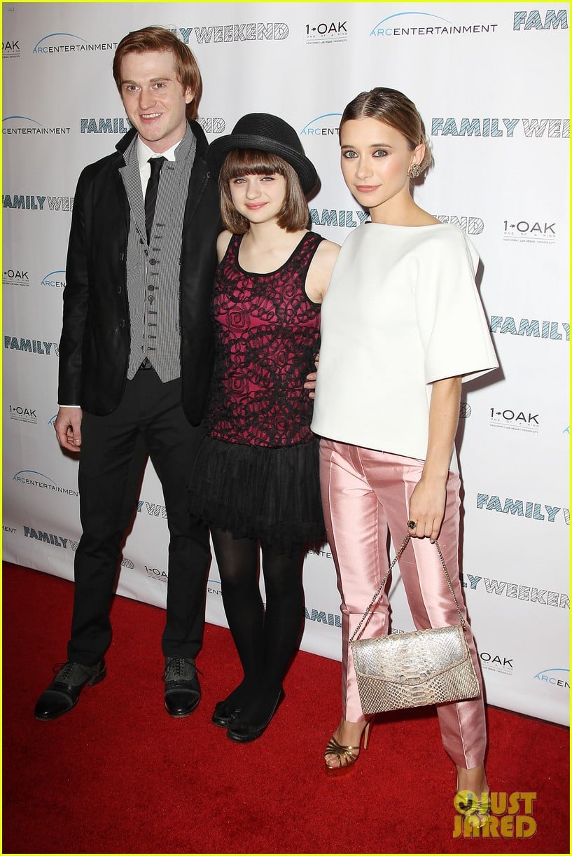 Full Sized Photo of joey king family weekend premiere 11 Joey King