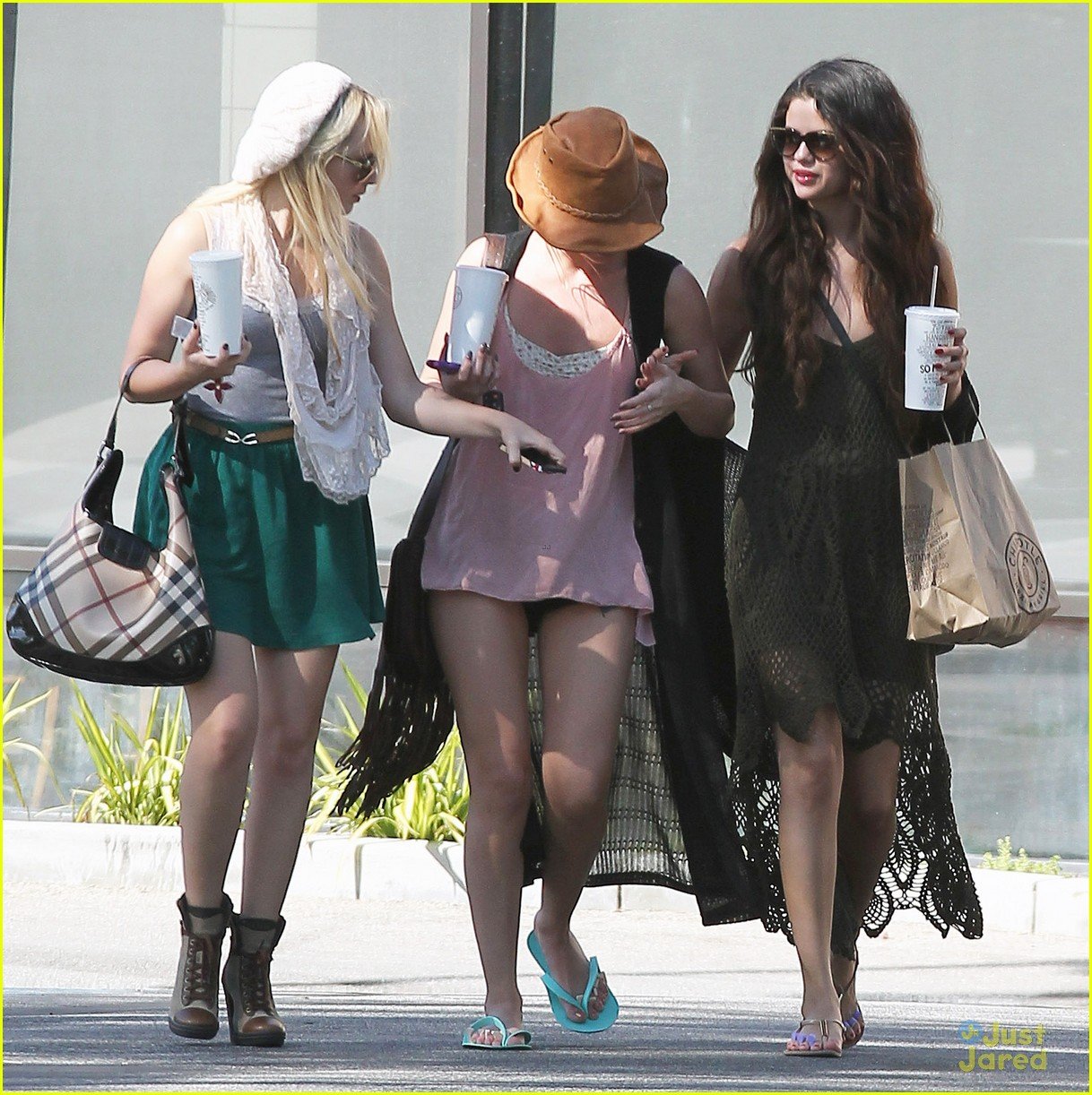 Full Sized Photo of selena gomez spring breakers premiere 20 Selena Gomez 