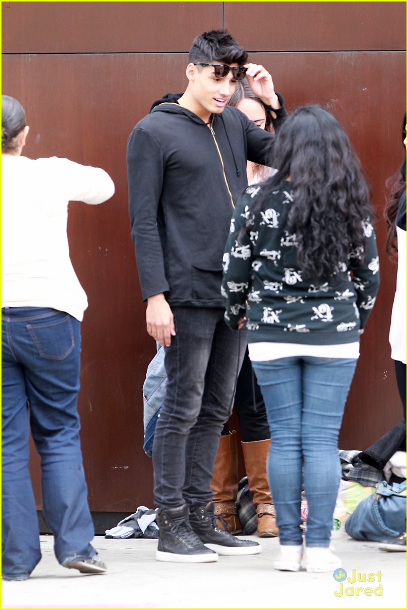 Siva Kaneswaran: Fan Friendly in LA! | Photo 543360 - Photo Gallery