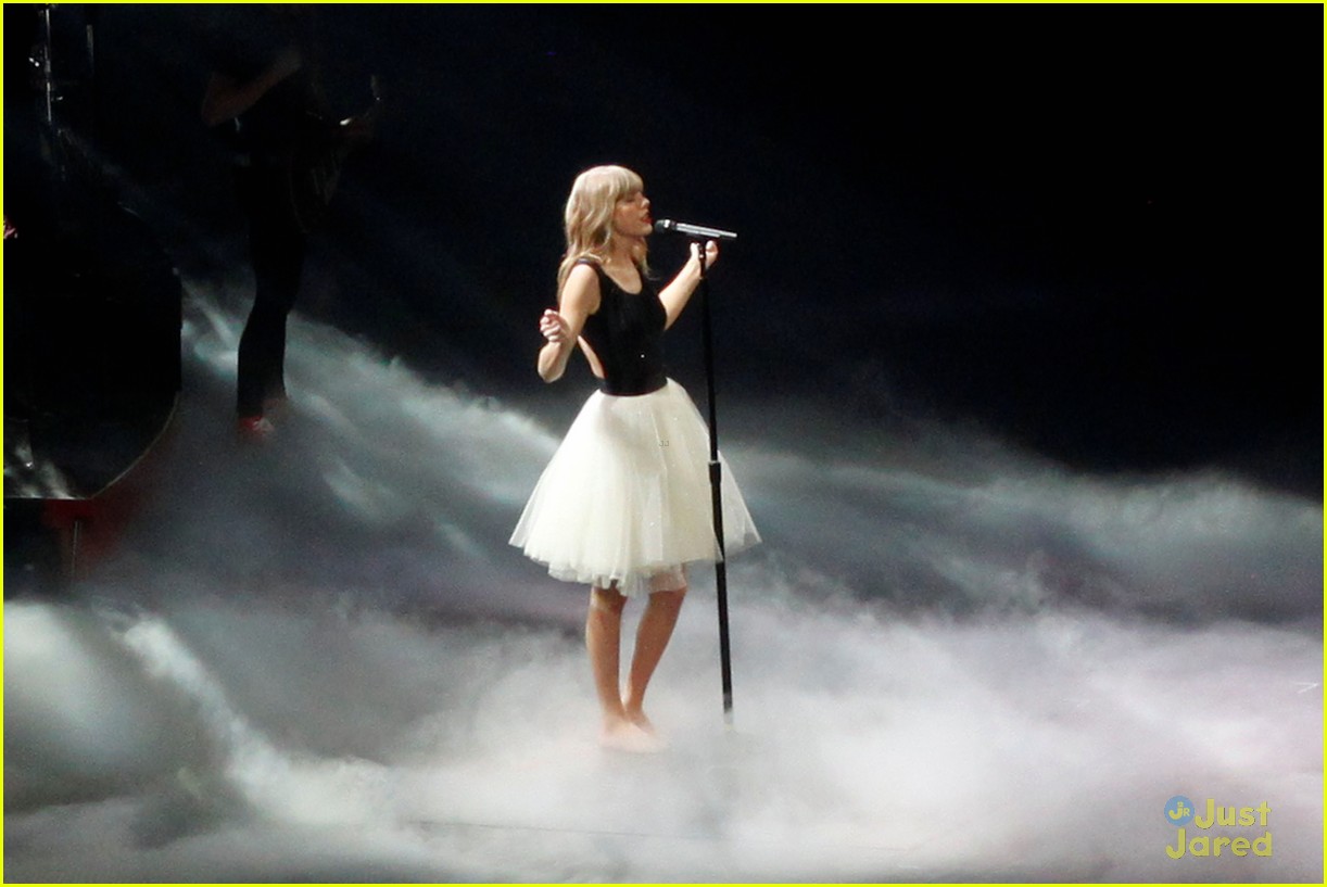 Taylor Swift 'Red' Tour Omaha Concert Pics! Photo 545000 Photo