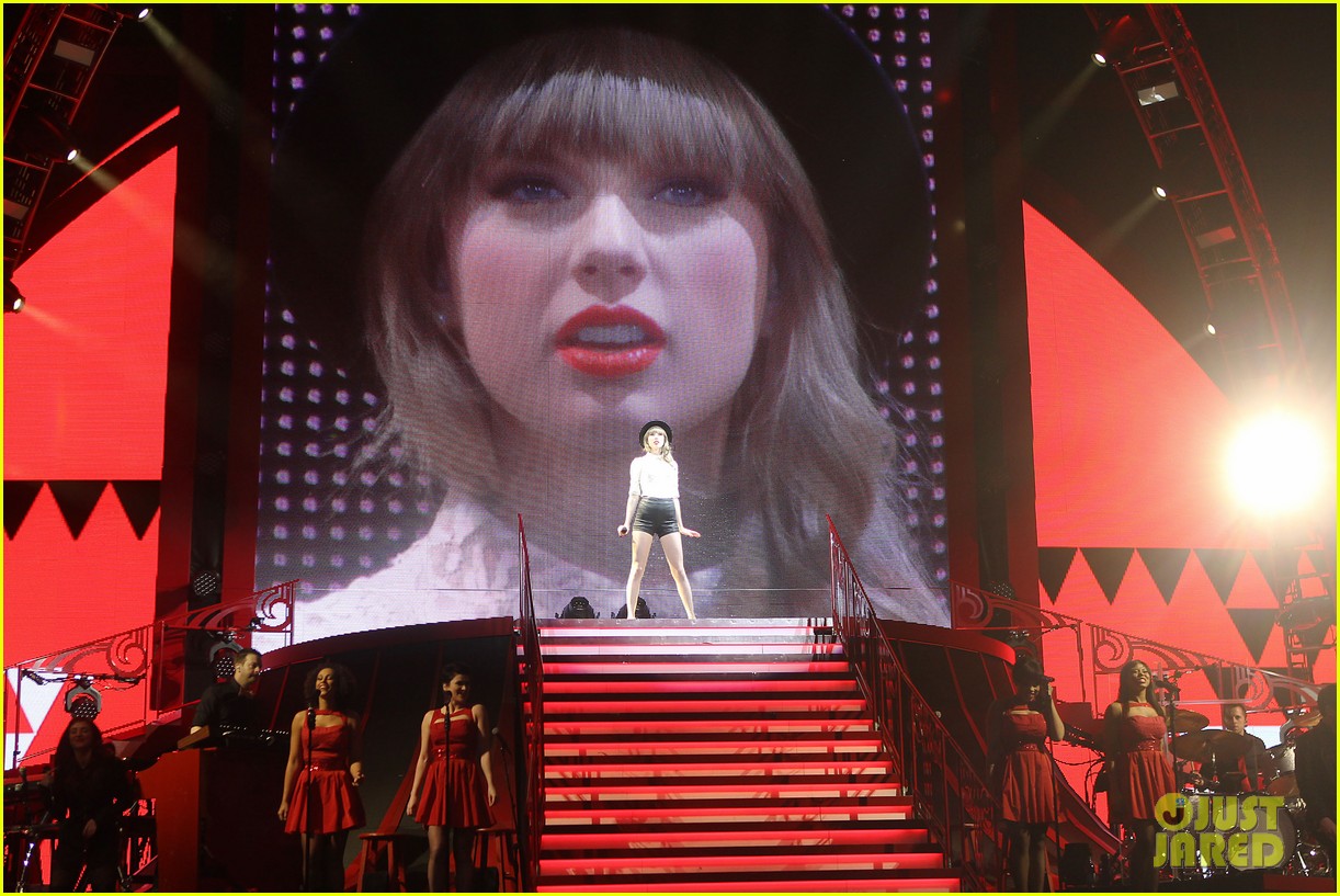 Taylor Swift: Train's 'Drive-By' Live in Concert - Watch Now! | Photo ...