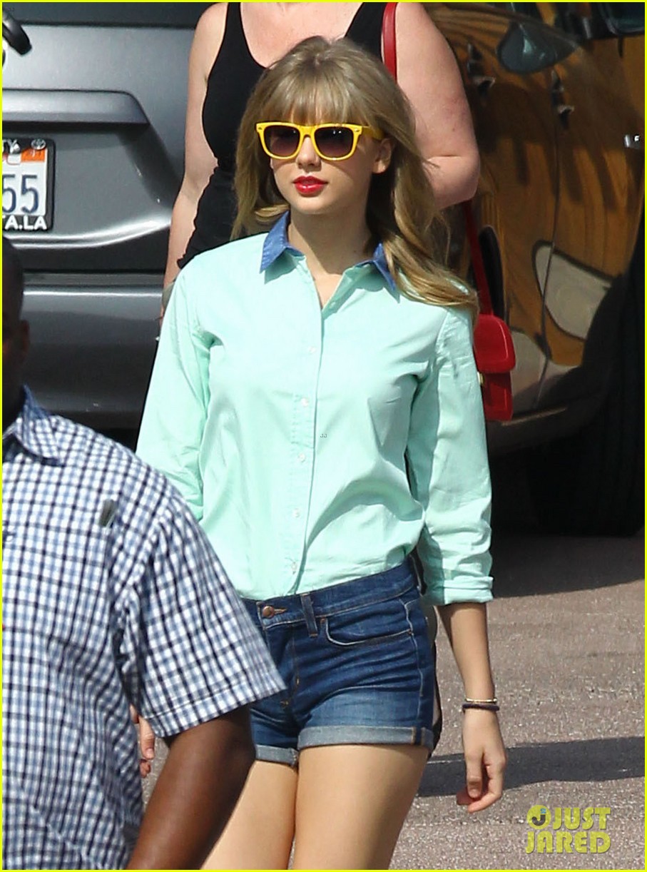 Taylor Swift: Trampoline Fun! | Photo 545882 - Photo Gallery | Just ...