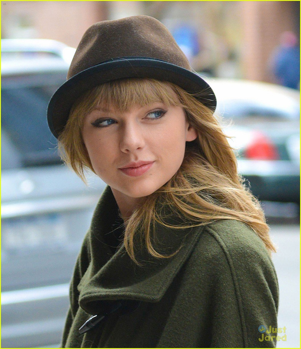 Taylor Swift: I Can't Stop Listening to Fall Out Boy! | Photo 548367 ...