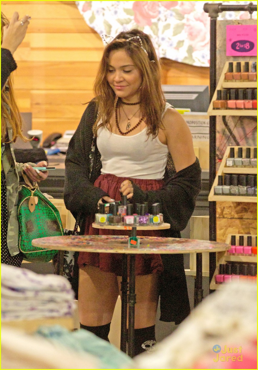 Full Sized Photo of bella thorne stella hudgens urban outfitters pair