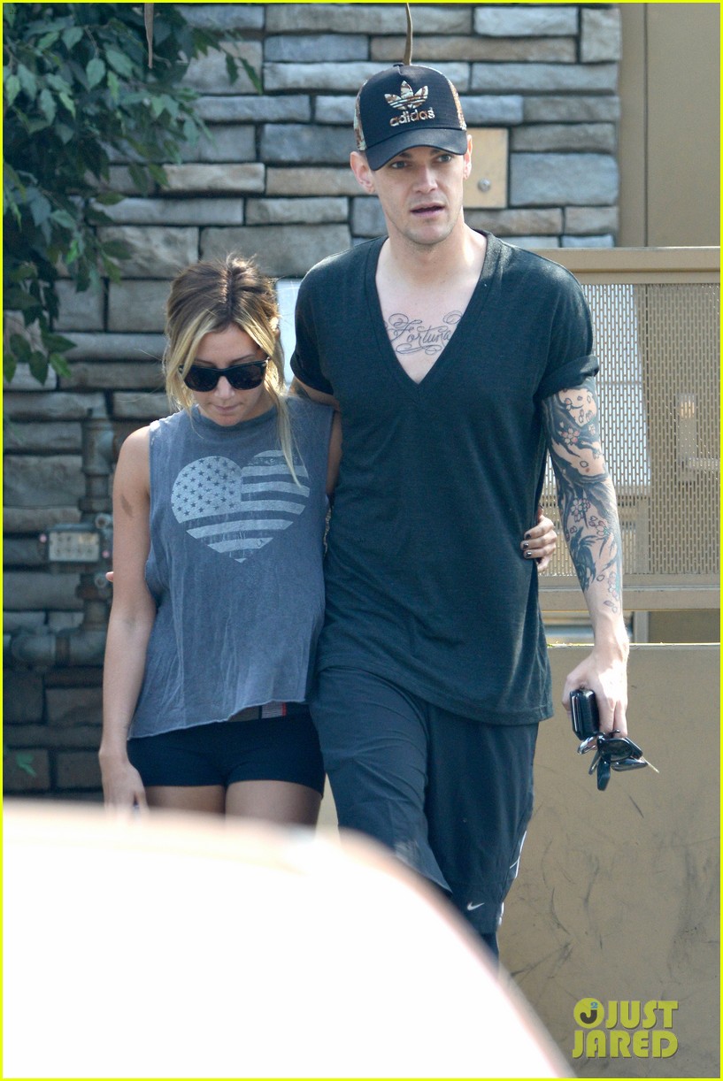 Ashley Tisdale & Christopher French: Cozy Couple! | Photo 545898