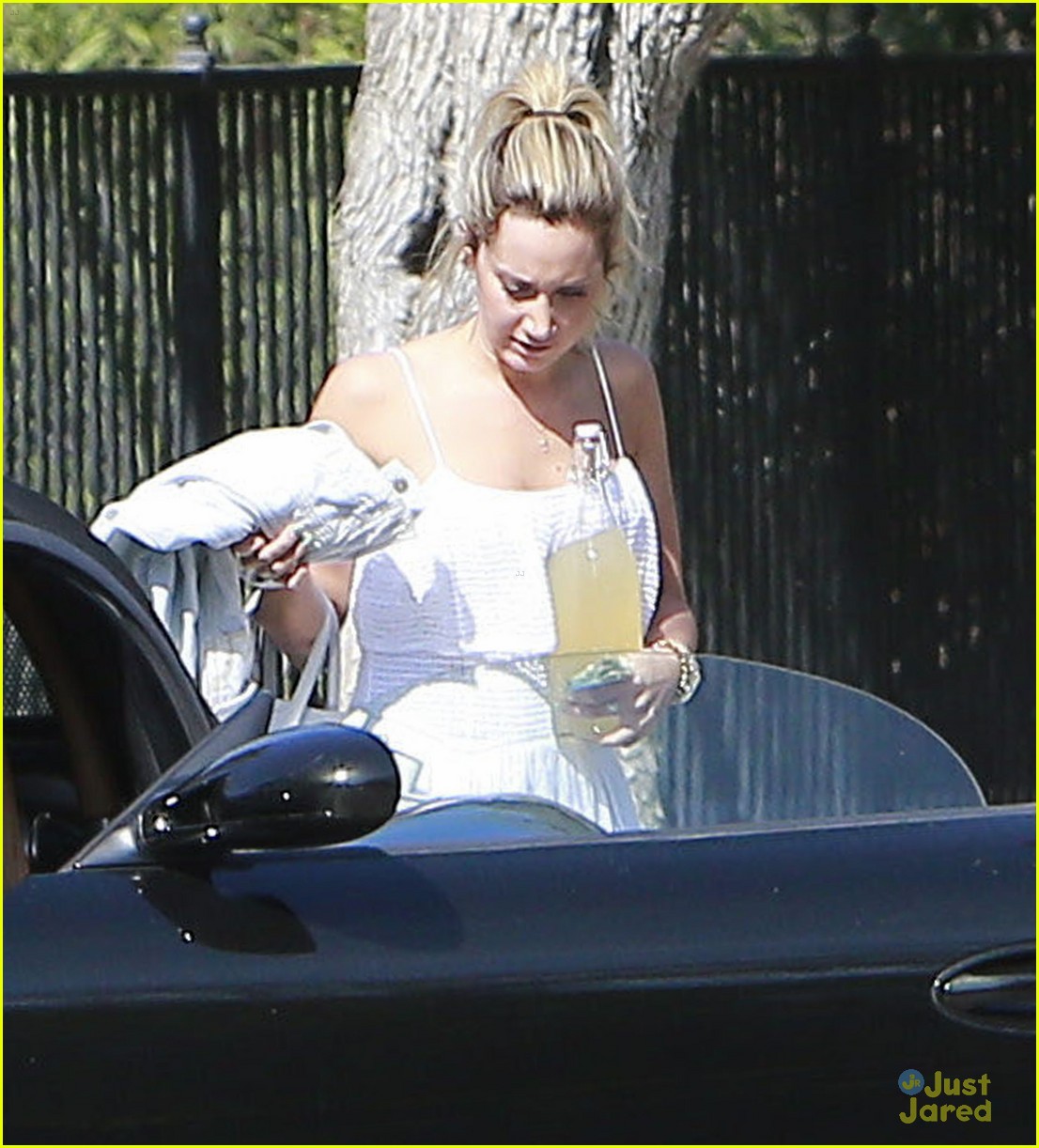 Full Sized Photo of ashley tisdale selena gomez house party 06 Ashley