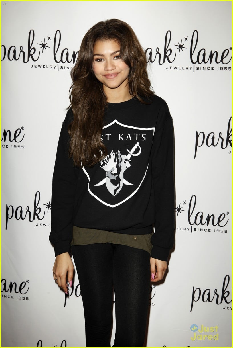 Zendaya: 'Dancing With The Stars' Gifting Suite | Photo 546169 - Photo