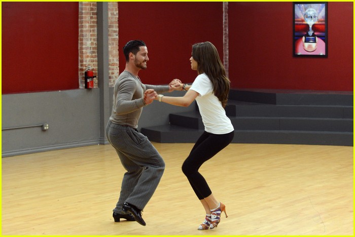 Zendaya & Val Chmerkovskiy: Jive on 'Dancing With The Stars' -- WATCH