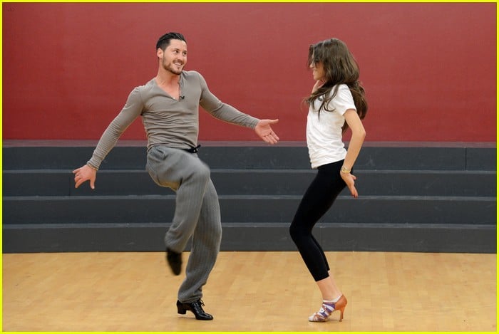 Zendaya & Val Chmerkovskiy: Jive on 'Dancing With The Stars' -- WATCH