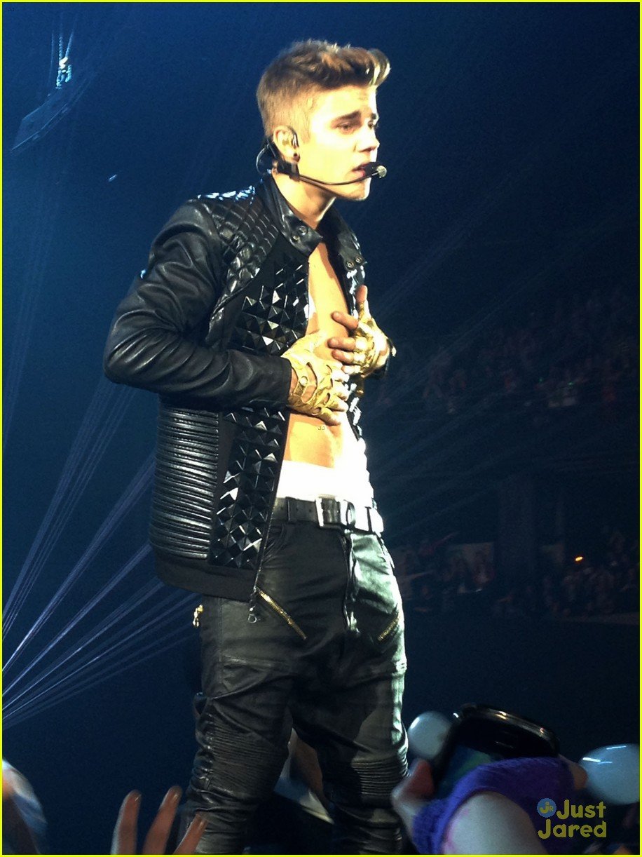 Justin Bieber: Sick Before Belgium Show | Photo 551774 - Photo Gallery ...