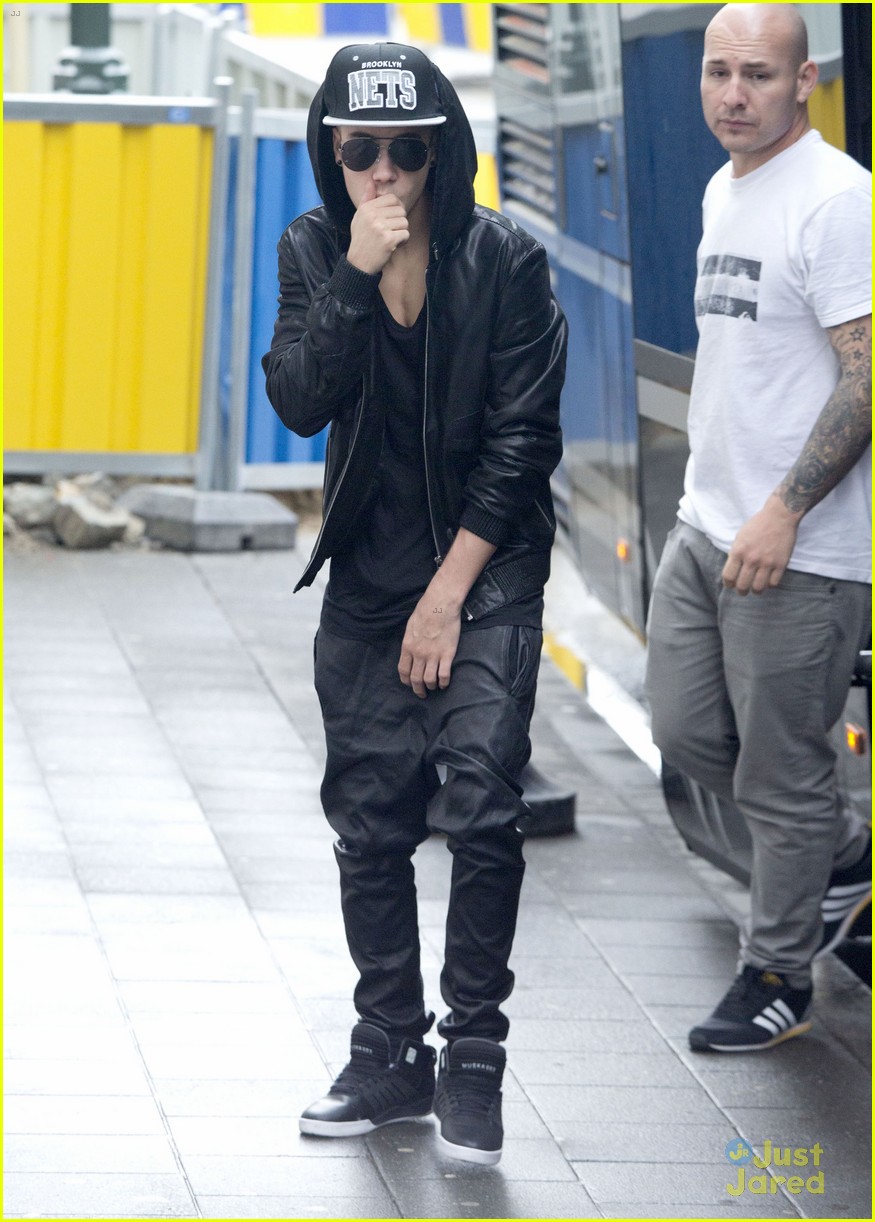 Justin Bieber: Sick Before Belgium Show | Photo 551781 - Photo Gallery ...