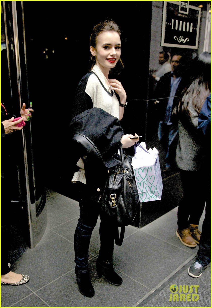 Lily Collins: NYC Photo Shoot Pretty | Photo 550372 - Photo Gallery ...