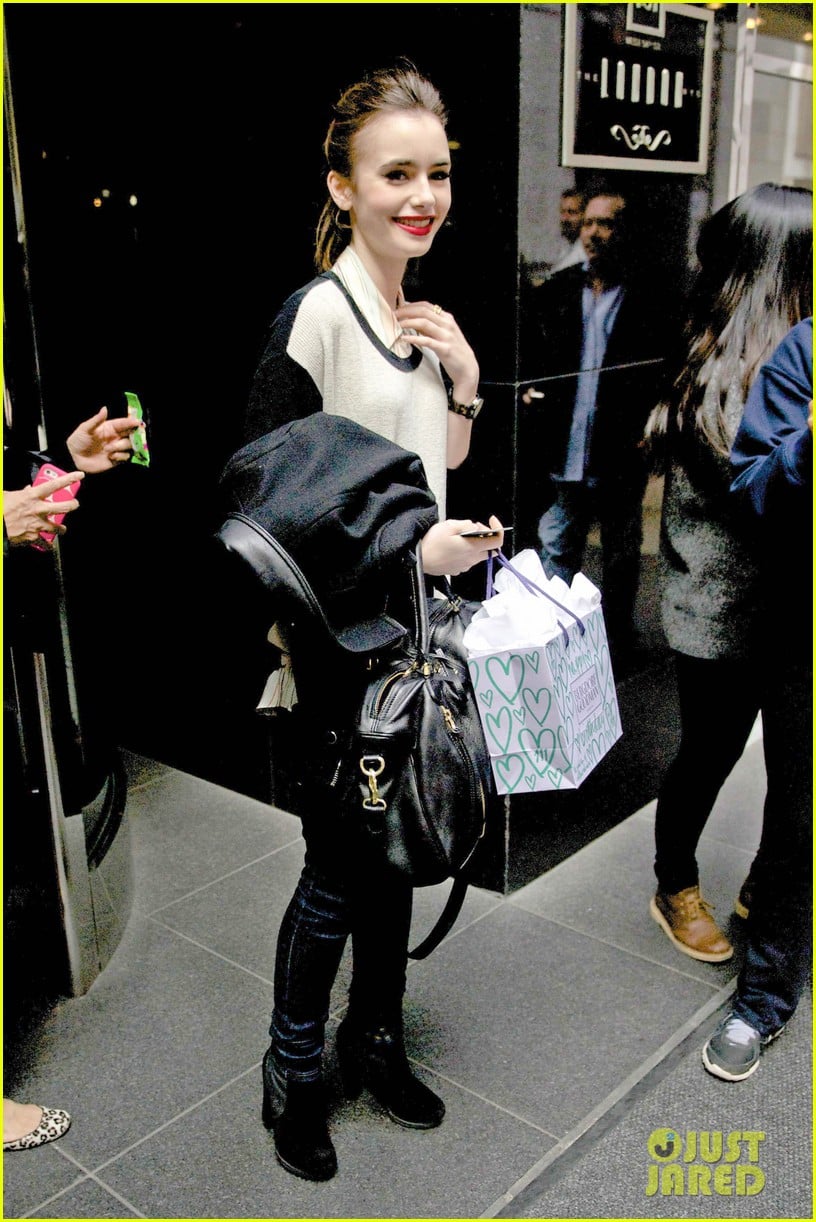 Lily Collins: NYC Photo Shoot Pretty | Photo 550380 - Photo Gallery ...