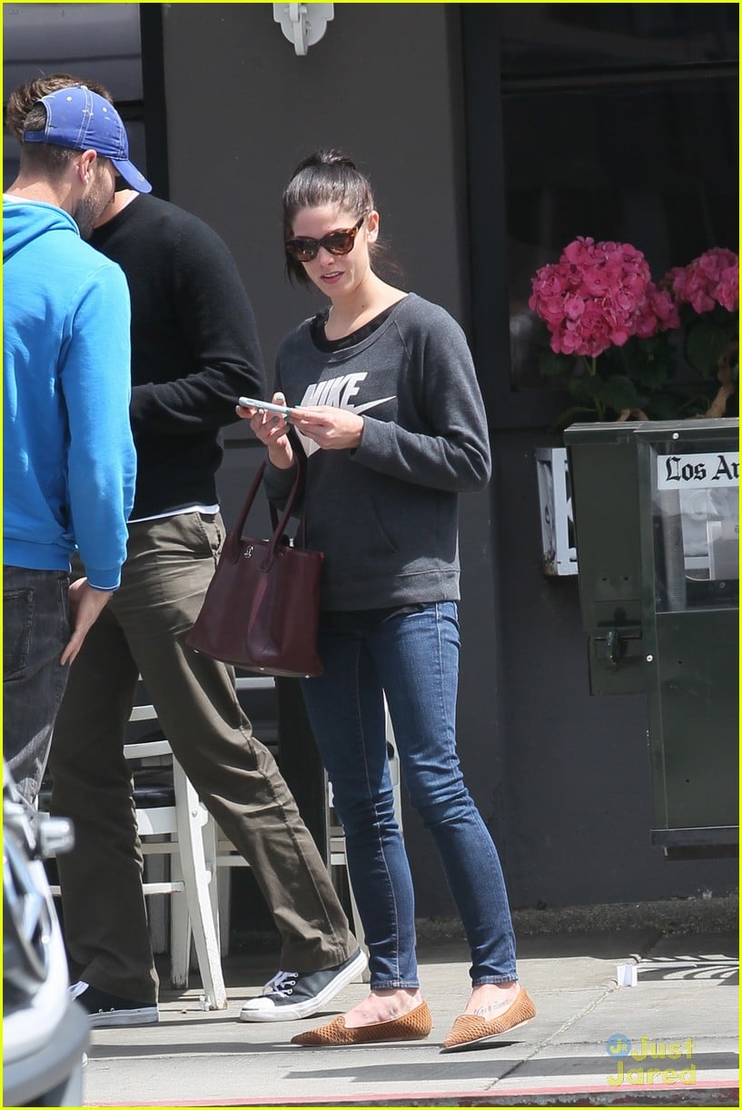 Ashley Greene: Lunch at Toast | Photo 551000 - Photo Gallery | Just