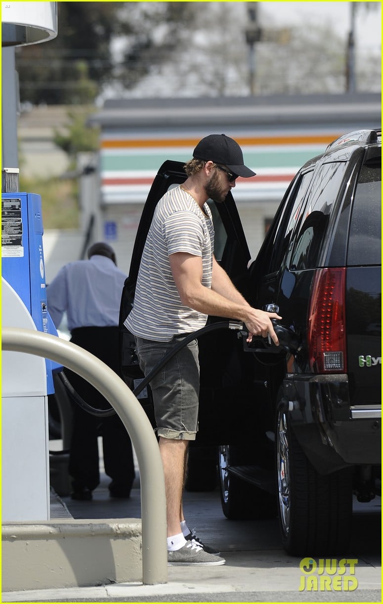 Liam Hemsworth: Gas Station Stop | Photo 550483 - Photo Gallery | Just ...