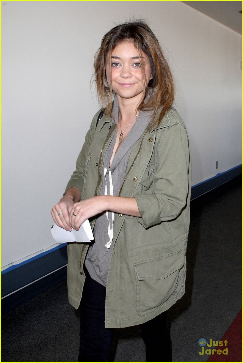 Sarah Hyland: LAX After 'Call Me Crazy' Premiere | Photo 553483 - Photo