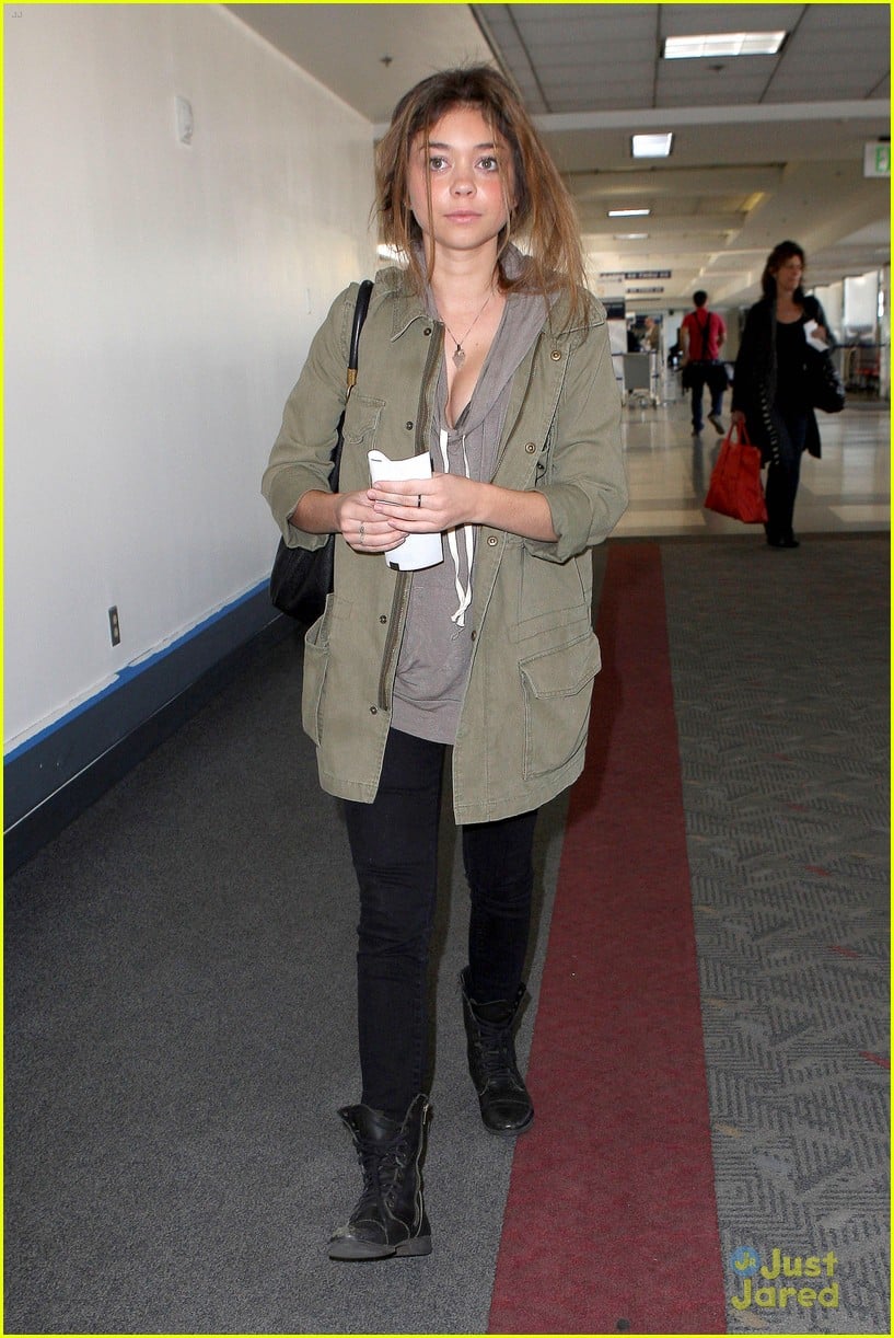 Sarah Hyland: LAX After 'Call Me Crazy' Premiere | Photo 553485 - Photo