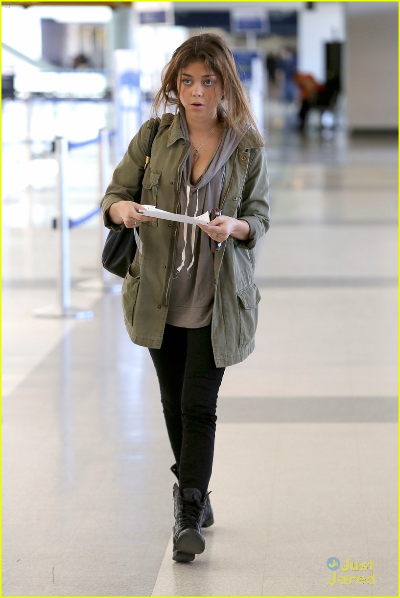 Sarah Hyland: LAX After 'Call Me Crazy' Premiere | Photo 553486 - Photo