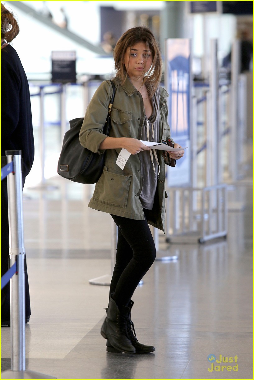 Sarah Hyland: LAX After 'Call Me Crazy' Premiere | Photo 553489 - Photo