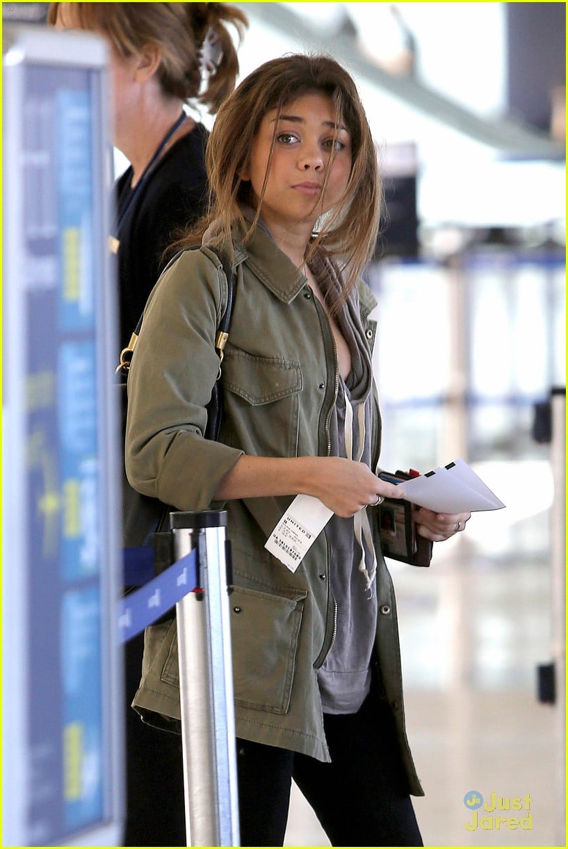 Sarah Hyland: LAX After 'Call Me Crazy' Premiere | Photo 553490 - Photo