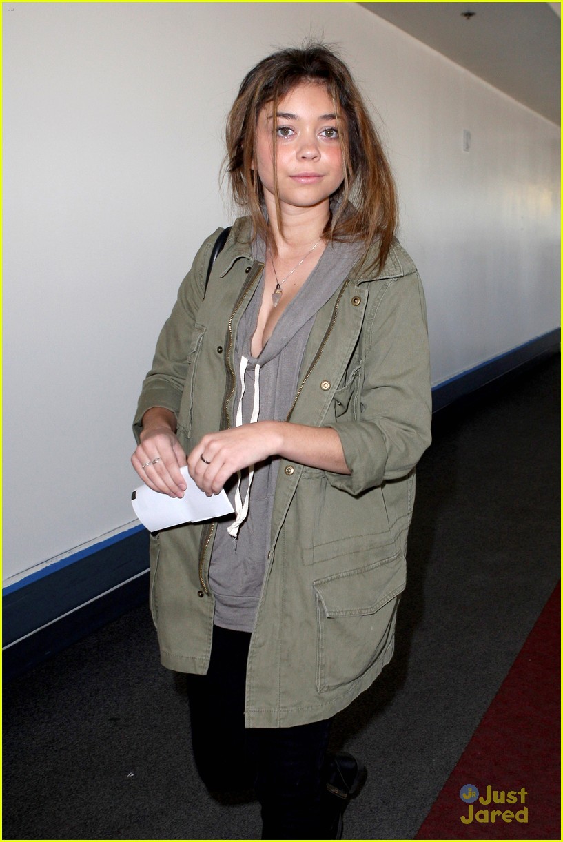 Sarah Hyland: LAX After 'Call Me Crazy' Premiere | Photo 553491 - Photo