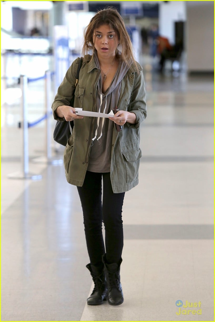 Sarah Hyland: LAX After 'Call Me Crazy' Premiere | Photo 553492 - Photo