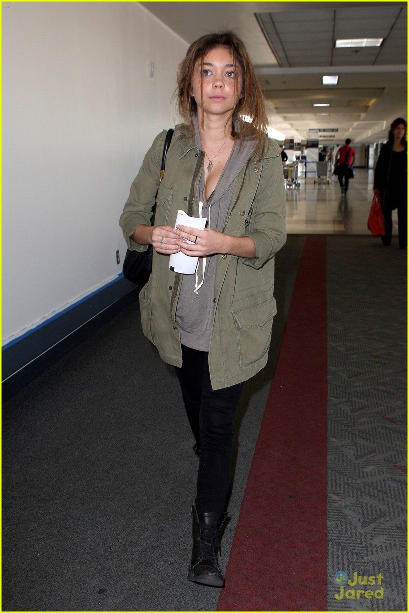 Sarah Hyland: LAX After 'Call Me Crazy' Premiere | Photo 553493 - Photo