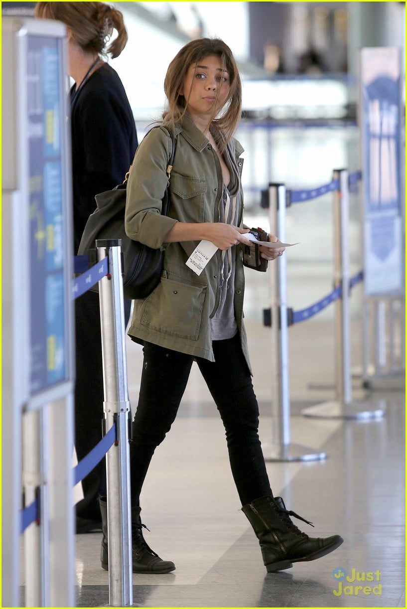 Sarah Hyland: LAX After 'Call Me Crazy' Premiere | Photo 553494 - Photo