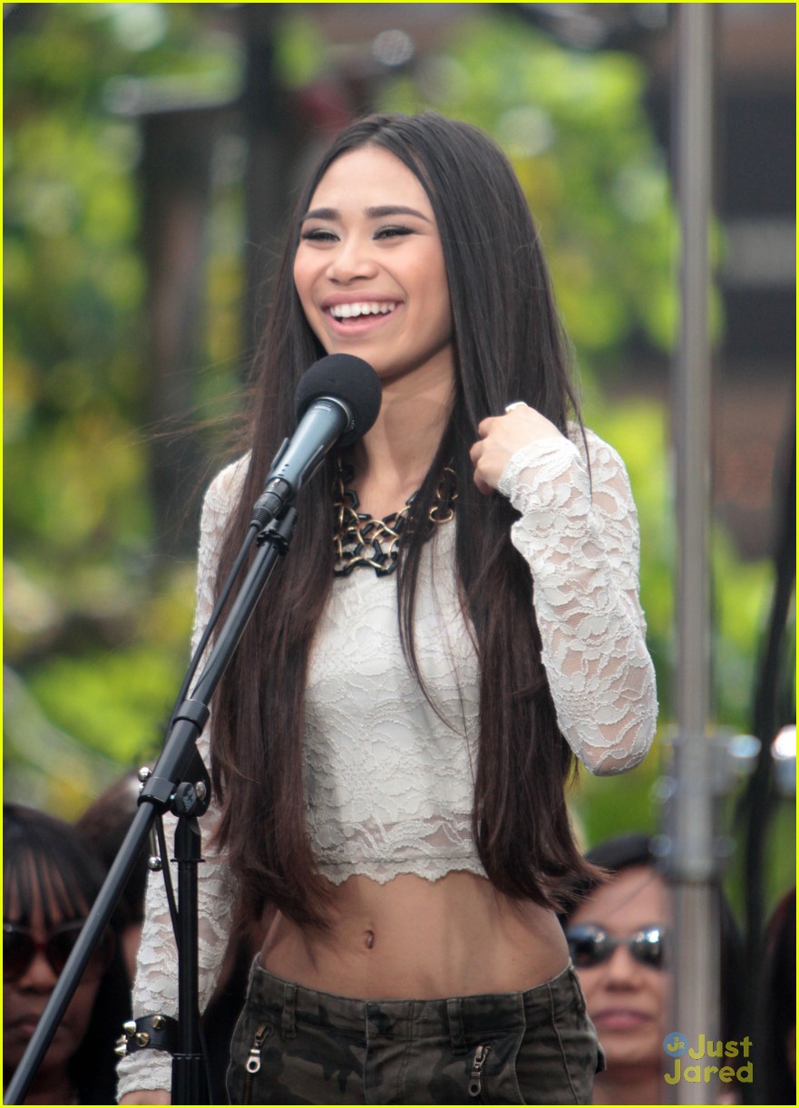 Jessica Sanchez: &lsquo;Extra&rsquo; Performance at the Grove | Photo 557010